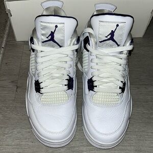 Like new Air Jordan 4 retro white/court purple